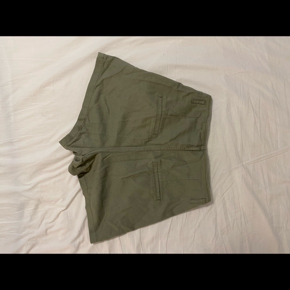 Olive high waist jeans with pleating - Picture 2 of 3
